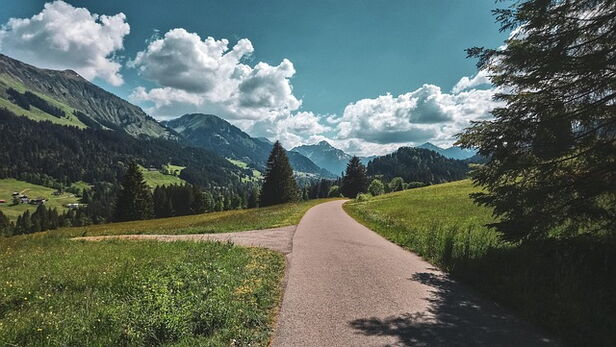 Wenn die Schulmedizin nicht mehr weiter weiß, ist es an der Zeit alternative Heilwege zu beschreiten. Die Geistheilung heilt auf Seelen-Ebene.